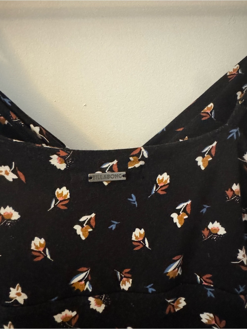 Billabong NWT Black Floral Mini Dress Medium Twist Front Spaghetti Strap - Picture 4 of 8